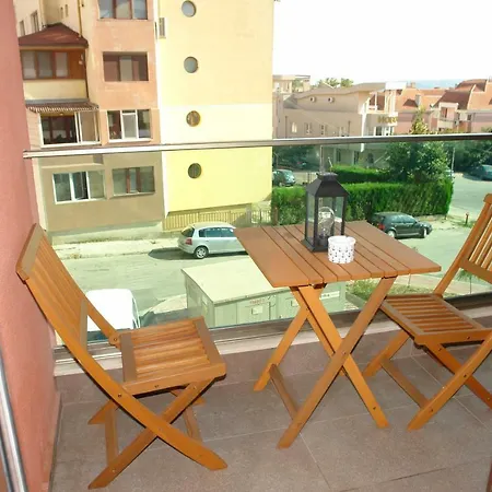 Family Biz Apartment Warna
